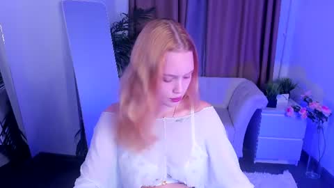 Jennifer online show from July 25, 11:41 am