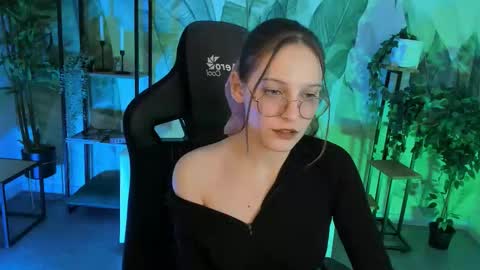 Snapshot of jenniferkiim chatting on December 15, 3:16 pm jenniferkiim online show from December 15, 3:16 pm