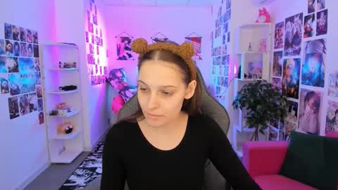 jenniferkiim online show from March 15, 8:20 am