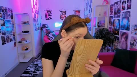 jenniferkiim online show from March 16, 10:08 am