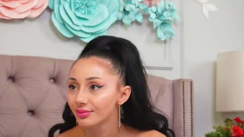 Snapshot of jenniferlovve chatting on November 14, 5:17 am JenniferLovve online show from November 14, 5:17 am