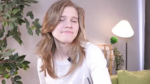 Snapshot of jenniferrakow chatting on March 30, 7:09 am Sofia online show from March 30, 7:09 am