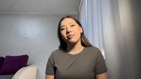 Mia online show from April 23, 6:03 am