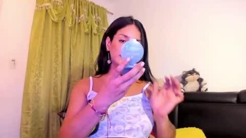 Snapshot of jenniifer_t chatting on May 21, 3:57 am jenniifer_t online show from May 21, 3:57 am