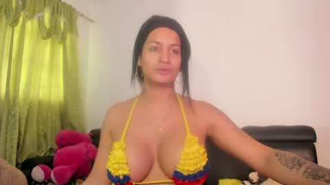 Snapshot of jenniifer_t chatting on July 7, 3:49 pm jenniifer_t online show from July 7, 3:49 pm