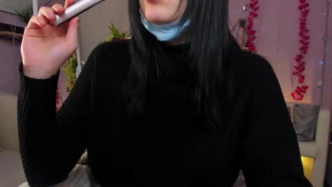 Snapshot of jennimurr chatting on December 19, 1:40 pm Jenni online show from December 19, 1:40 pm