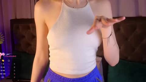 jenny_bunny_ online show from March 10, 7:32 am
