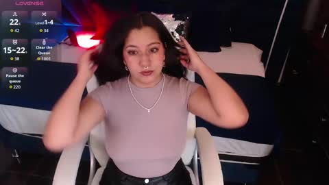 Snapshot of jenny_golden1 chatting on November 24, 12:16 pm Jenny online show from November 24, 12:16 pm