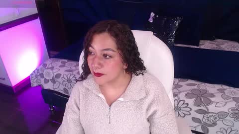 Snapshot of jenny_golden1 chatting on December 16, 12:10 pm Jenny online show from December 16, 12:10 pm