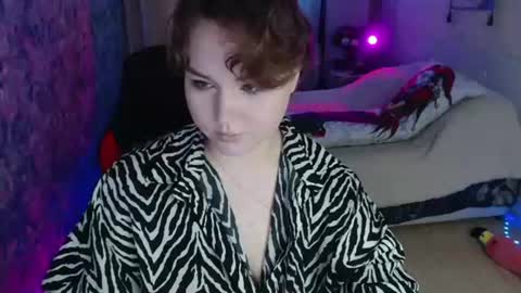 Snapshot of jennyattal chatting on July 4, 5:13 am Jenny online show from July 4, 5:13 am