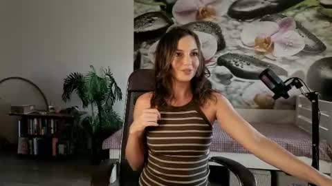 jennycutey online show from June 18, 4:02 am