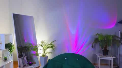 Snapshot of jennyfer_me chatting on November 10, 11:53 am jennyfer_me online show from November 10, 11:53 am