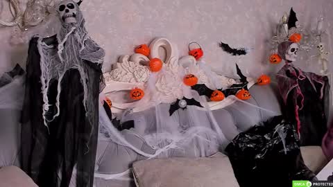 Jenny Ferguson online show from October 28, 6:10 pm