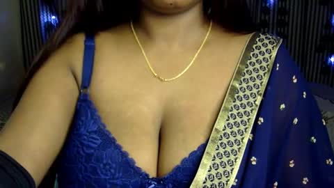 Snapshot of jennysinghaniya chatting on December 10, 7:54 pm jenny online show from December 10, 7:54 pm