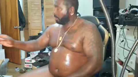 Snapshot of jeremiah0827 chatting on October 5, 12:31 am jeremiah0827 online show from October 5, 12:31 am