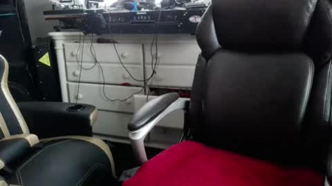 Snapshot of jeremiah0827 chatting on December 2, 7:42 pm jeremiah0827 online show from December 2, 7:42 pm