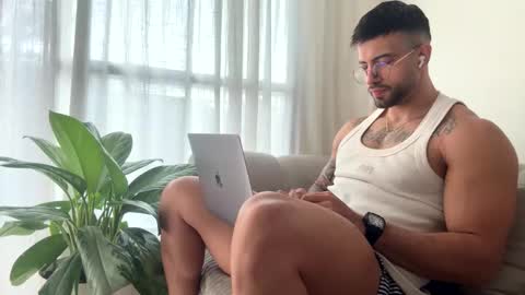 Snapshot of jeremy_harden chatting on May 27, 12:35 pm Jeremy online show from May 27, 12:35 pm