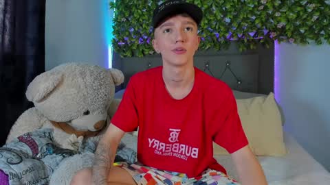 Snapshot of jeremy_salvatore_ chatting on December 2, 7:05 pm jero independent model online show from December 2, 7:05 pm