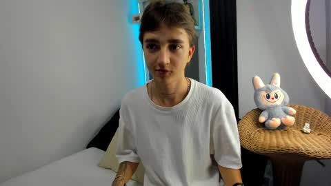 jero independent model online show from November 12, 7:42 am