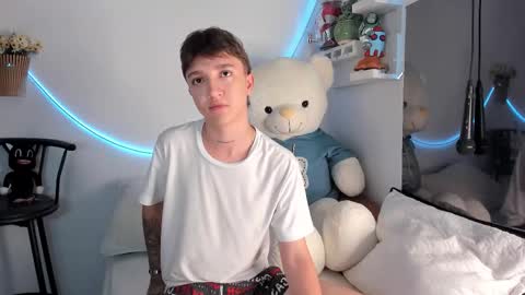 jero independent model online show from March 19, 7:56 am