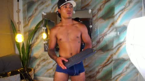 Snapshot of jeremy_wallker chatting on May 6, 9:53 pm Jeremy online show from May 6, 9:53 pm