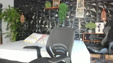 Snapshot of jeremy_wallker chatting on July 18, 6:12 pm Jeremy online show from July 18, 6:12 pm