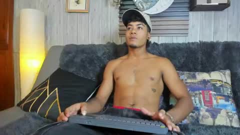 Snapshot of jeremy_wallker chatting on July 31, 7:02 pm Jeremy online show from July 31, 7:02 pm