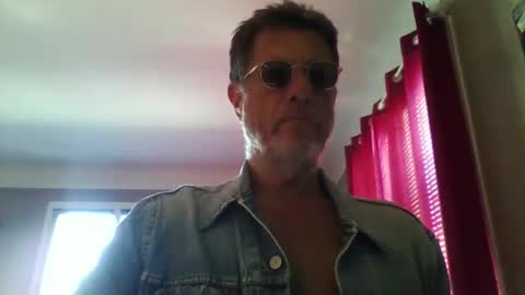 jerflor online show from May 15, 11:39 am