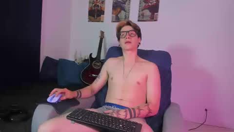 Snapshot of jerrycole_ chatting on September 23, 1:52 am Angelo online show from September 23, 1:52 am