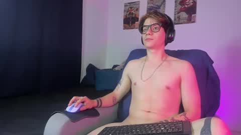 Snapshot of jerrycole_ chatting on September 28, 2:28 am Angelo online show from September 28, 2:28 am