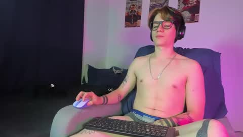 Snapshot of jerrycole_ chatting on October 11, 2:33 am Angelo online show from October 11, 2:33 am