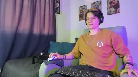 Snapshot of jerrycole_ chatting on November 3, 3:46 pm Angelo online show from November 3, 3:46 pm