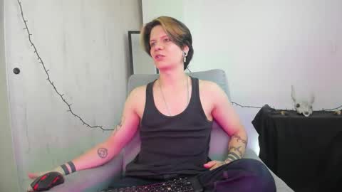 Snapshot of jerrycole_ chatting on December 22, 7:55 pm Angelo online show from December 22, 7:55 pm