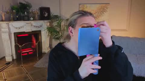 jes_solar online show from November 26, 7:59 pm