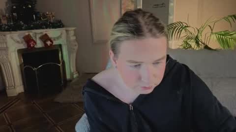 jes_solar online show from December 17, 10:05 pm