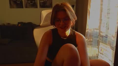 Snapshot of jess0e9 chatting on September 10, 3:34 pm JessieVibes online show from September 10, 3:34 pm