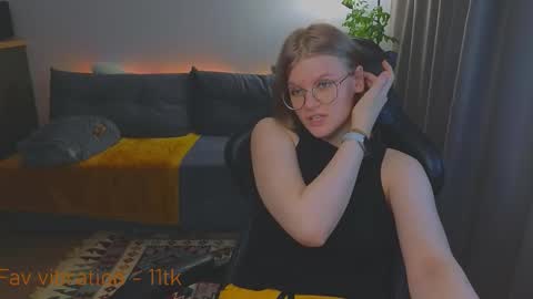 Snapshot of jess0e9 chatting on October 2, 4:03 pm JessieVibes online show from October 2, 4:03 pm
