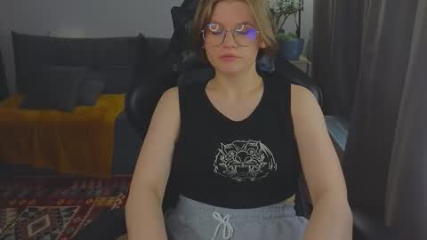 Snapshot of jess0e9 chatting on October 15, 1:00 pm JessieVibes online show from October 15, 1:00 pm