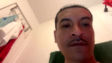 Hungjessy online show from December 14, 8:35 pm