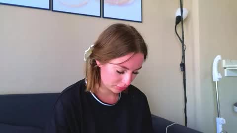 Snapshot of jessica_hanson chatting on November 30, 7:23 am Jessy online show from November 30, 7:23 am