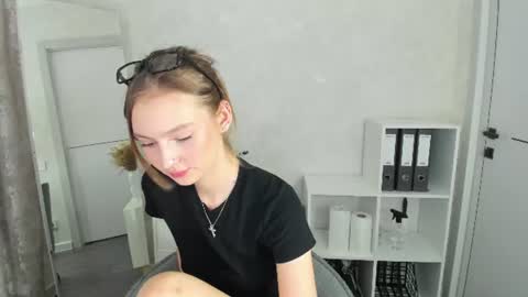 Jessica Jensen online show from July 16, 9:26 am