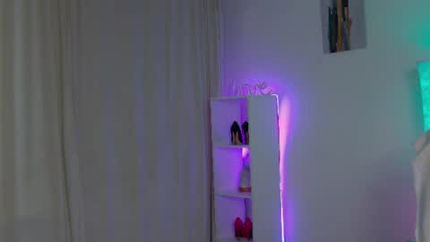 Snapshot of jessica_rays chatting on June 19, 5:56 am Jessica online show from June 19, 5:56 am