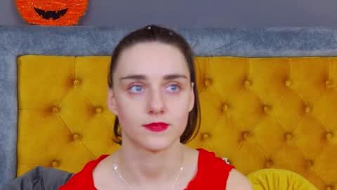 Jessica White online show from November 18, 5:01 am