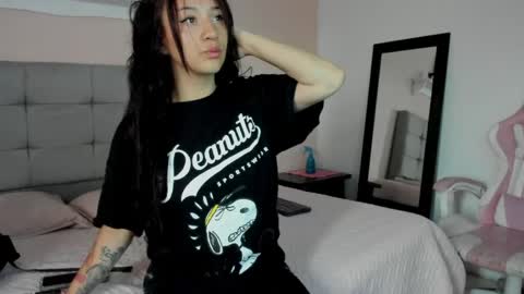 Snapshot of jessicadove chatting on June 4, 11:05 am Jessica online show from June 4, 11:05 am