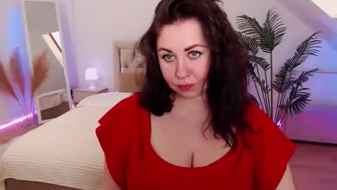 jessicaevanse online show from April 16, 7:42 am
