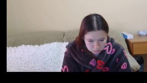 jessicaholland1 online show from April 5, 5:59 am