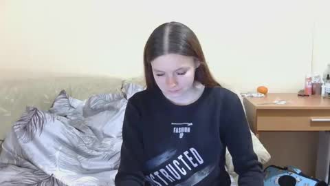 jessicaholland1 online show from April 28, 6:35 pm