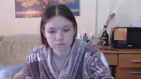 jessicaholland1 online show from May 19, 5:14 am