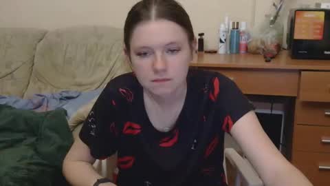 jessicaholland1 online show from May 19, 7:09 pm