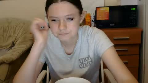 jessicaholland1 online show from July 12, 6:43 pm